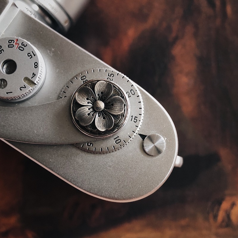 Fujifilm Camera X100Vi - زر الكاميرا مخصص المواد الفضية يدويا