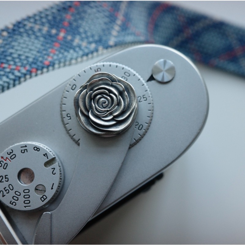 زر الكاميرا مخصص المواد الفضية - مراجعة Fujifilm Camera X100Vi وسعره